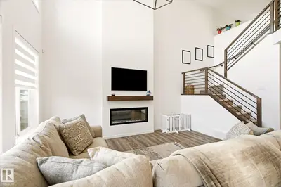 Interior photo 3 of 11 RHEA CR