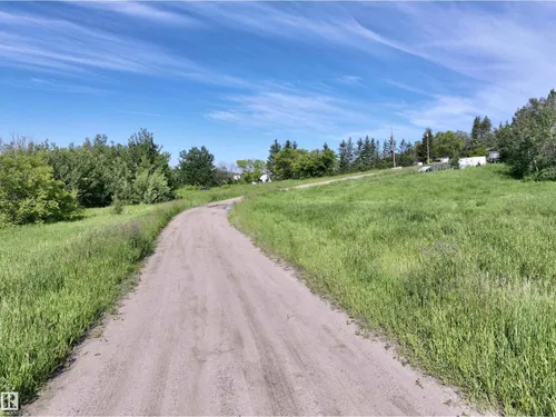 54002 RR 105, Rural Two Hills County - $339,900