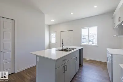 Interior photo 4 of 3619 Triomphe BV N