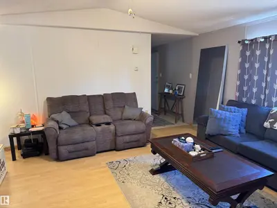 Interior photo 3 of 5421 48A Ave