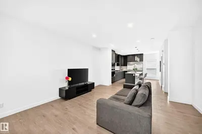 Interior photo 3 of 4027 Hawthorn LI SW