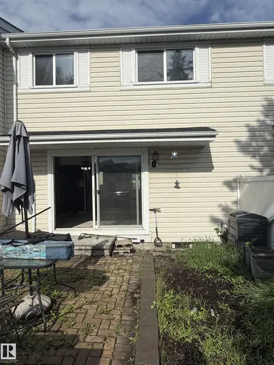 Interior photo 2 of 11384 139 AV NW