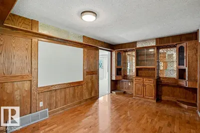 Interior photo 4 of 26 LOUISBOURG PL