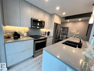 Interior photo 4 of #702 10180 103 ST NW