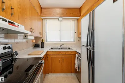 Interior photo 3 of 10605 101 AV