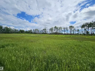 Interior photo 4 of 56320 Range Road 102A