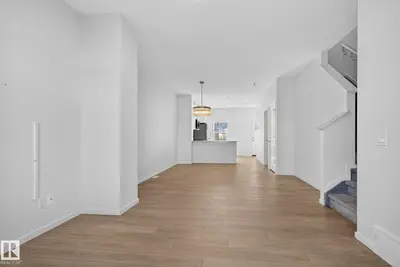 Interior photo 2 of 264 ORCHARDS BV SW