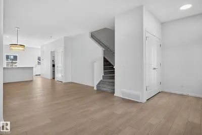 Interior photo 3 of 264 ORCHARDS BV SW