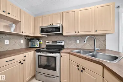 Interior photo 4 of 1126 GRANTHAM DR NW