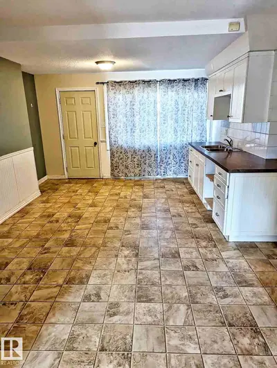 Interior photo 2 of 4730 46 AV