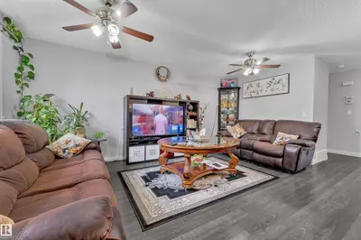 Interior photo 4 of 3127 16 AV NW