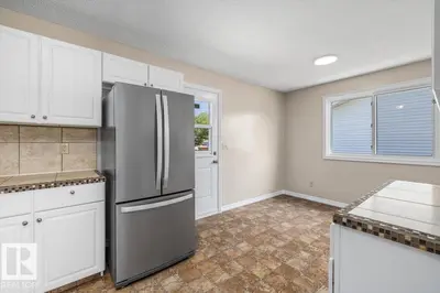 Interior photo 2 of 5212 50 AV