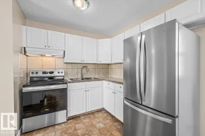 Interior photo 3 of 5212 50 AV