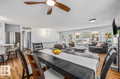 Interior photo 3 of 8821 97a AV