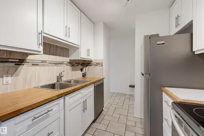 Interior photo 4 of #709 11307 99 AV NW