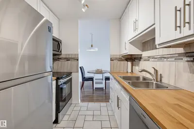 Interior photo 2 of #709 11307 99 AV NW