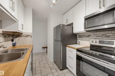Interior photo 3 of #709 11307 99 AV NW