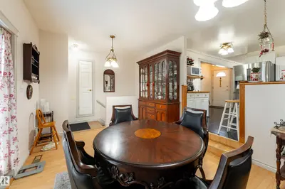 Interior photo 4 of 4312 70 ST NW