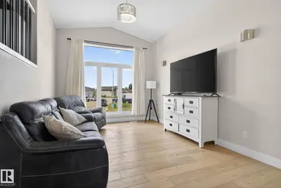 Interior photo 4 of 4204 55av
