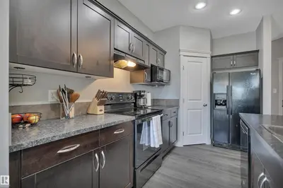 Interior photo 4 of 3 MEADOWVIEW CO
