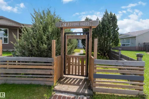 143 Birch DR, Gibbons - $325,000
