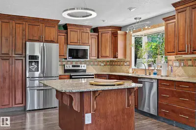 Interior photo 4 of 