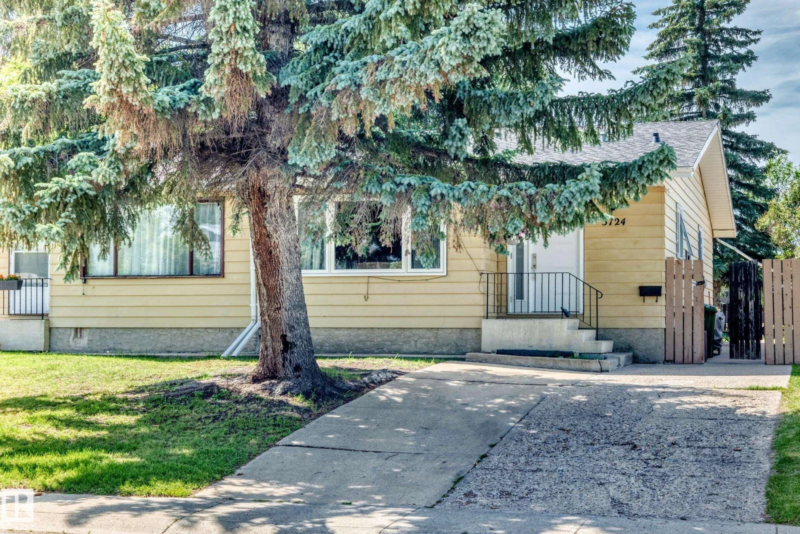 3724 54 ST, Wetaskiwin - 3 bedroom Duplex for sale
