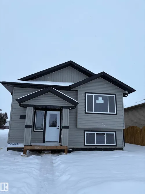 7413 44 AV, Camrose - $399,900