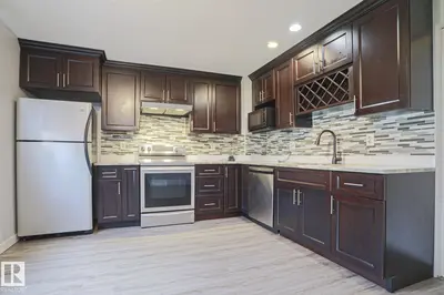 Interior photo 4 of 355 KIRKPATRICK CR NW