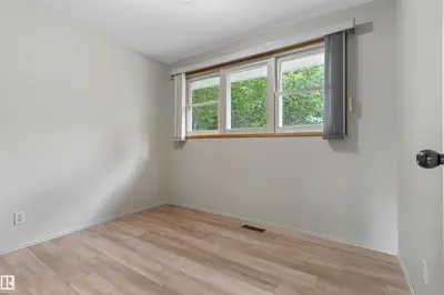 Interior photo 4 of 5013 46 ST