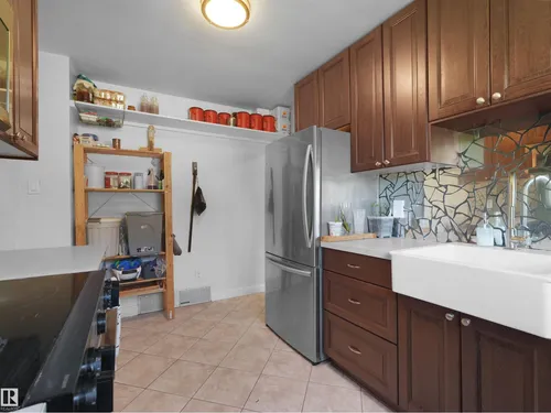 9256 75 ST NW, Edmonton - $469,900