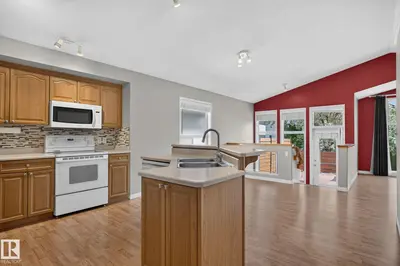 Interior photo 4 of 3211 MCPHADDEN PL SW