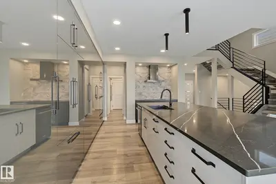 Interior photo 4 of 1463 HOWES CR SW