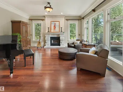 Interior photo 2 of 237 WILSON LN NW