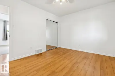 Interior photo 4 of 4649 16A AV NW