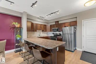 Interior photo 2 of #419 2035 GRANTHAM CO NW