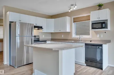 Interior photo 2 of #82 287 Macewan DR SW SW