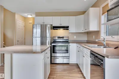 Interior photo 4 of #82 287 Macewan DR SW SW