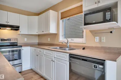 Interior photo 3 of #82 287 Macewan DR SW SW