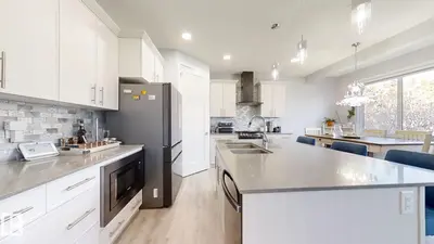 Interior photo 3 of 215 GLENRIDDING RAVINE RD SW