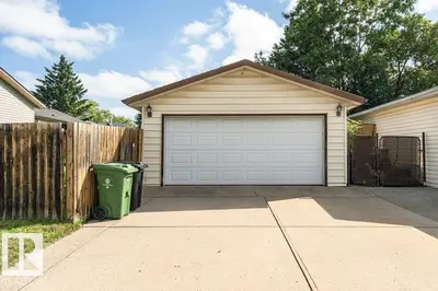 Interior photo 3 of 9209 80 ST