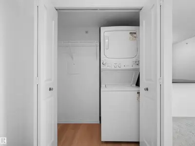 Interior photo 2 of #405 534 WATT BV SW