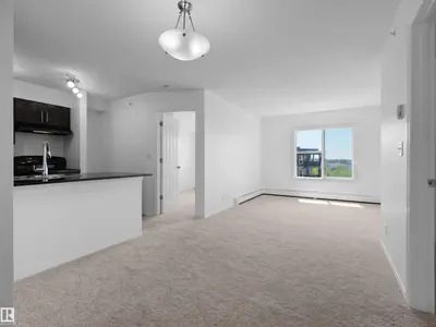 Interior photo 4 of #405 534 WATT BV SW