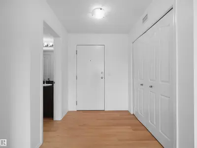 Interior photo 1 of #405 534 WATT BV SW