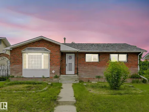 9528 151 AV NW, Edmonton - $425,000