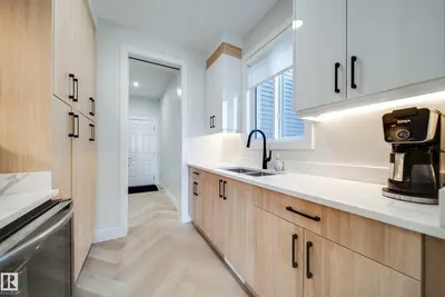 Interior photo 4 of 30 BAKER ST