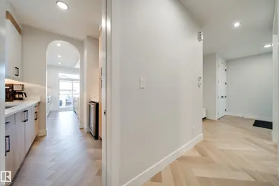 Interior photo 3 of 30 BAKER ST