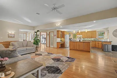 Interior photo 4 of 711 BUTTERWORTH DR NW