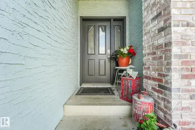 Interior photo 4 of 5809 48 AV
