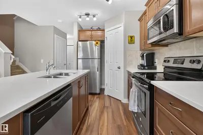 Interior photo 4 of 3520 9 ST NW